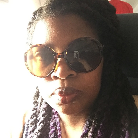 Meet your Posher, Yvette - Picture 4 of 4